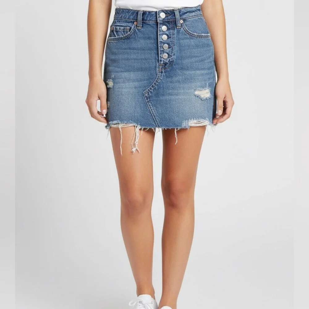 Free People Ripped Denim Mini Skirt in Breezy Blue  100% Cotton Sz. 25 Sz. 0